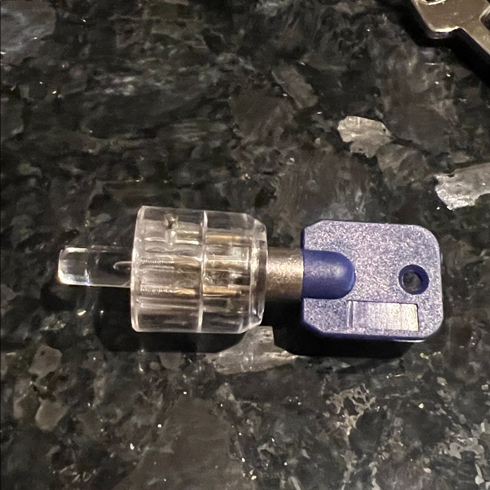 Transparent locks and keys for lock picking practice - Picture 3 of 7
